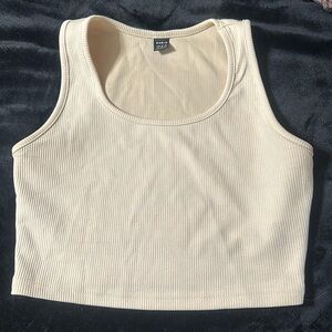 Tan crop top 🔝